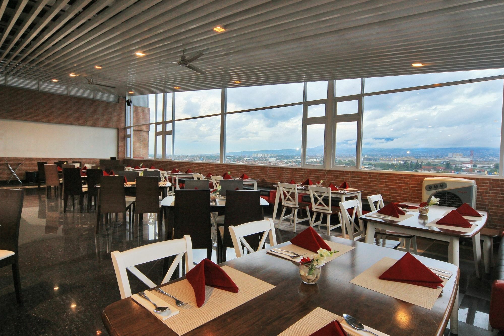 West Point Hotel Bandung Eksteriør bilde